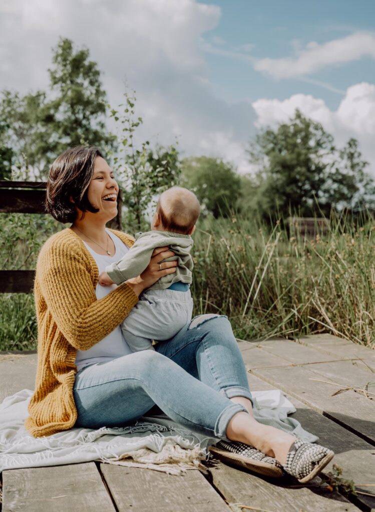 Sabina Bley mit Kind Apothekerin KinderApotheke